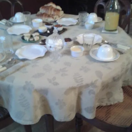 Bed & Breakfast Chambres D'hotes Bleynie-ruine De Rome 2*