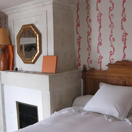 Chambres D'hotes Bleynie-ruine De Rome Bed & Breakfast