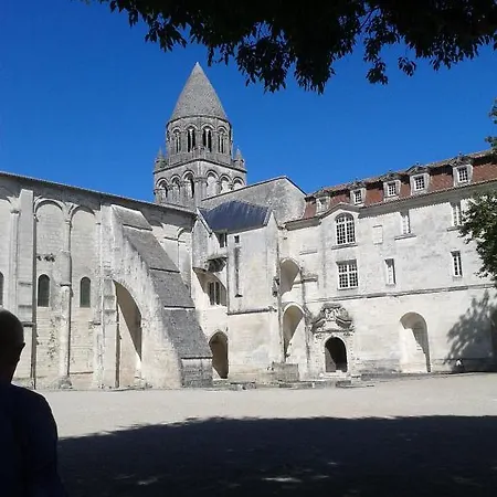 Chambres D'hotes Bleynie-ruine De Rome Bed & Breakfast 2*