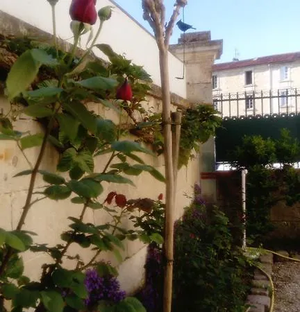 Chambres D'hotes Bleynie-ruine De Rome Bed & Breakfast Saintes