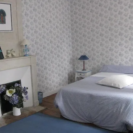 Bed & Breakfast Chambres D'hotes Bleynie-ruine De Rome 2*