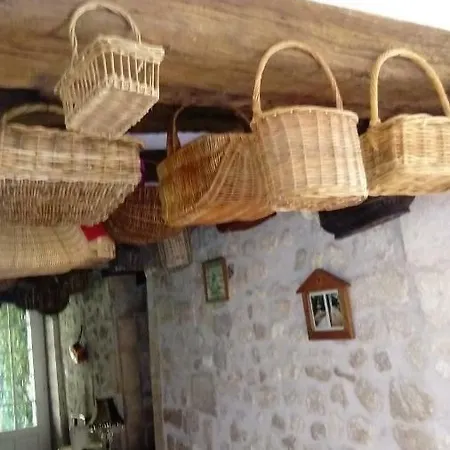 Chambres D'hotes Bleynie-ruine De Rome Bed & Breakfast 2*